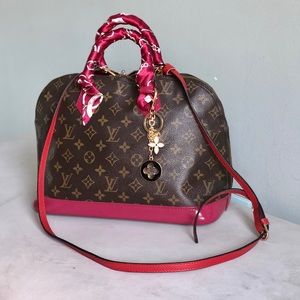 🍒🍒🍒Authentic Louis Vuitton Alma Raspberry